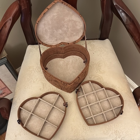 Like new Brighton suede 3-tier jewelry box in EUC, removable trays - Picture 9 of 16